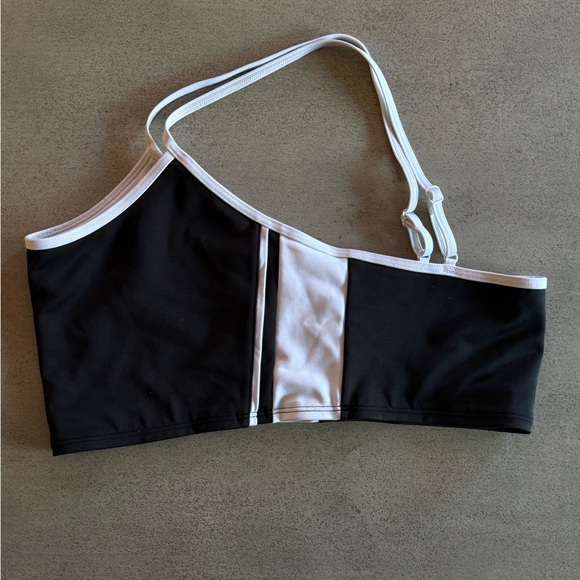 ALO Yoga Black and White Bra - Picture 7 of 7